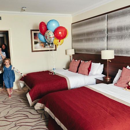 The Celtic Manor Resort Newport Kültér fotó Family room