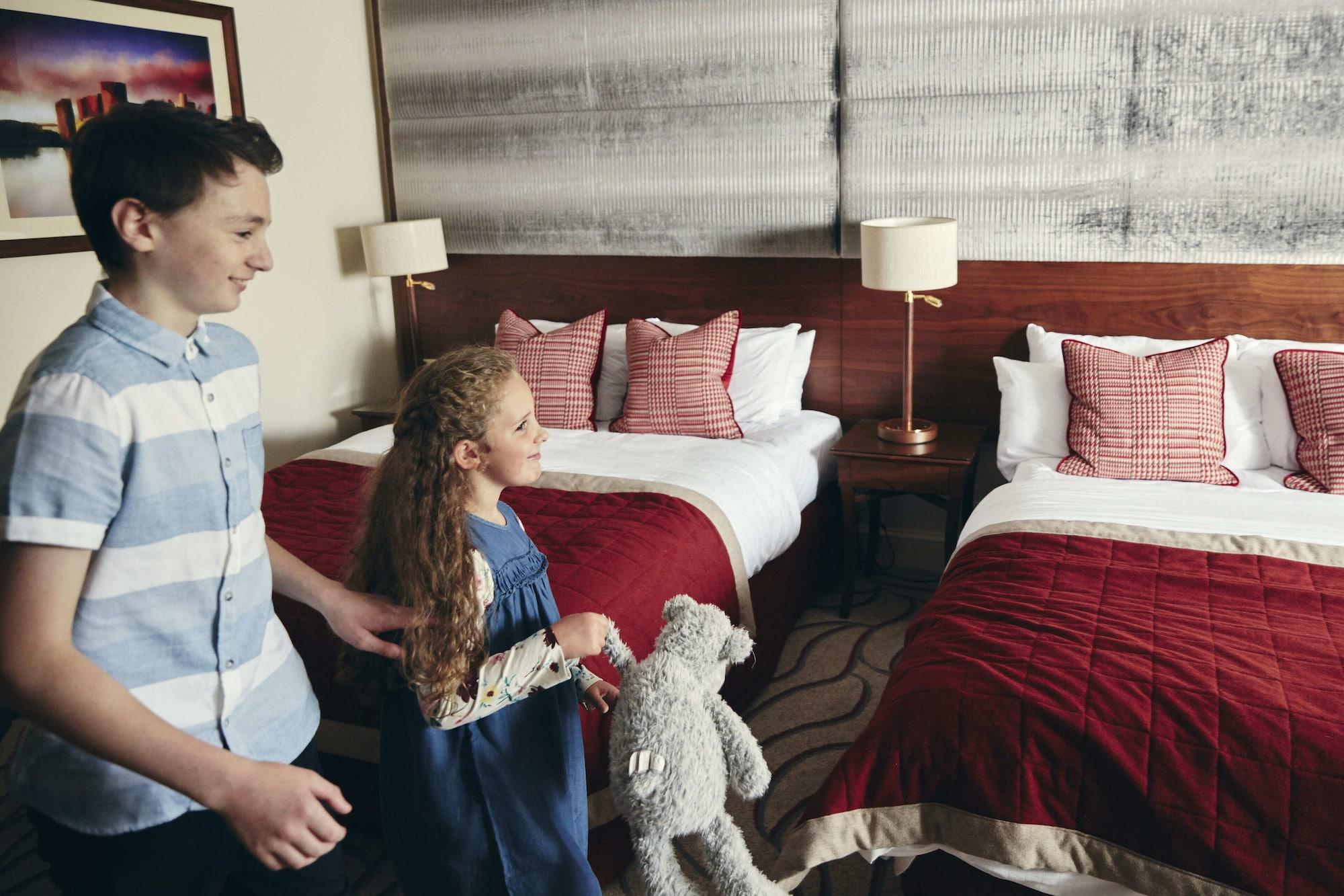 The Celtic Manor Resort Newport Kültér fotó A family room at the hotel