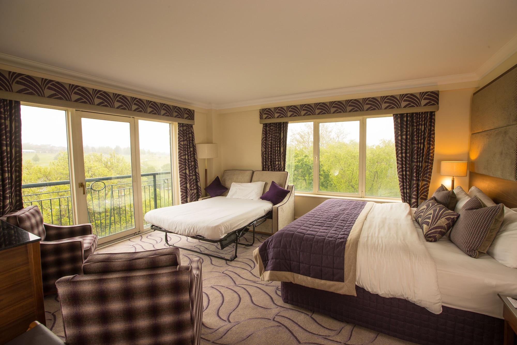 The Celtic Manor Resort Newport Kültér fotó A suite at the hotel