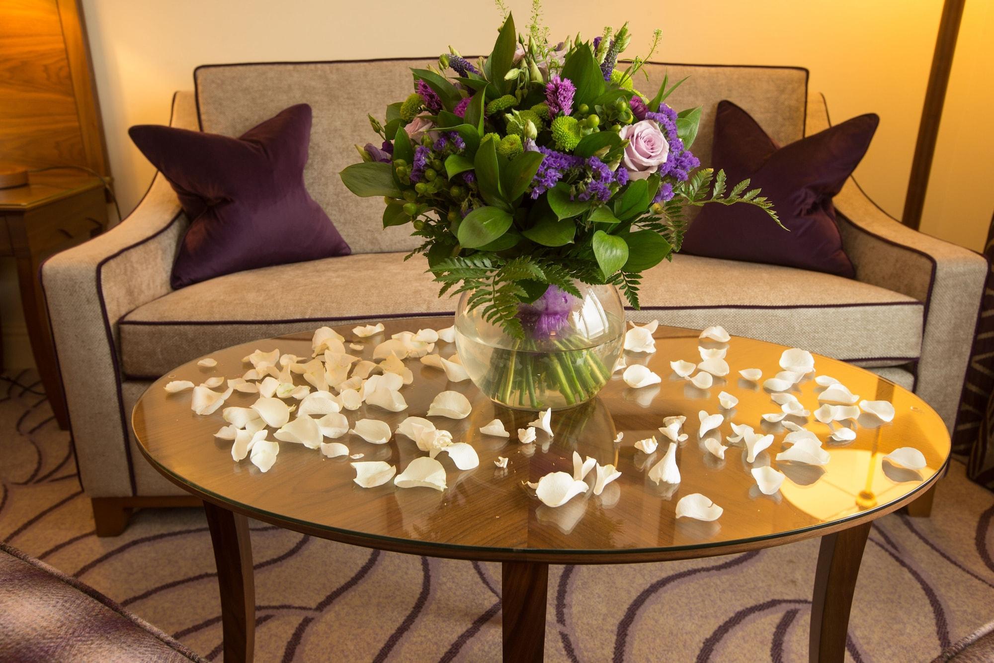 The Celtic Manor Resort Newport Kültér fotó A bouquet of flowers