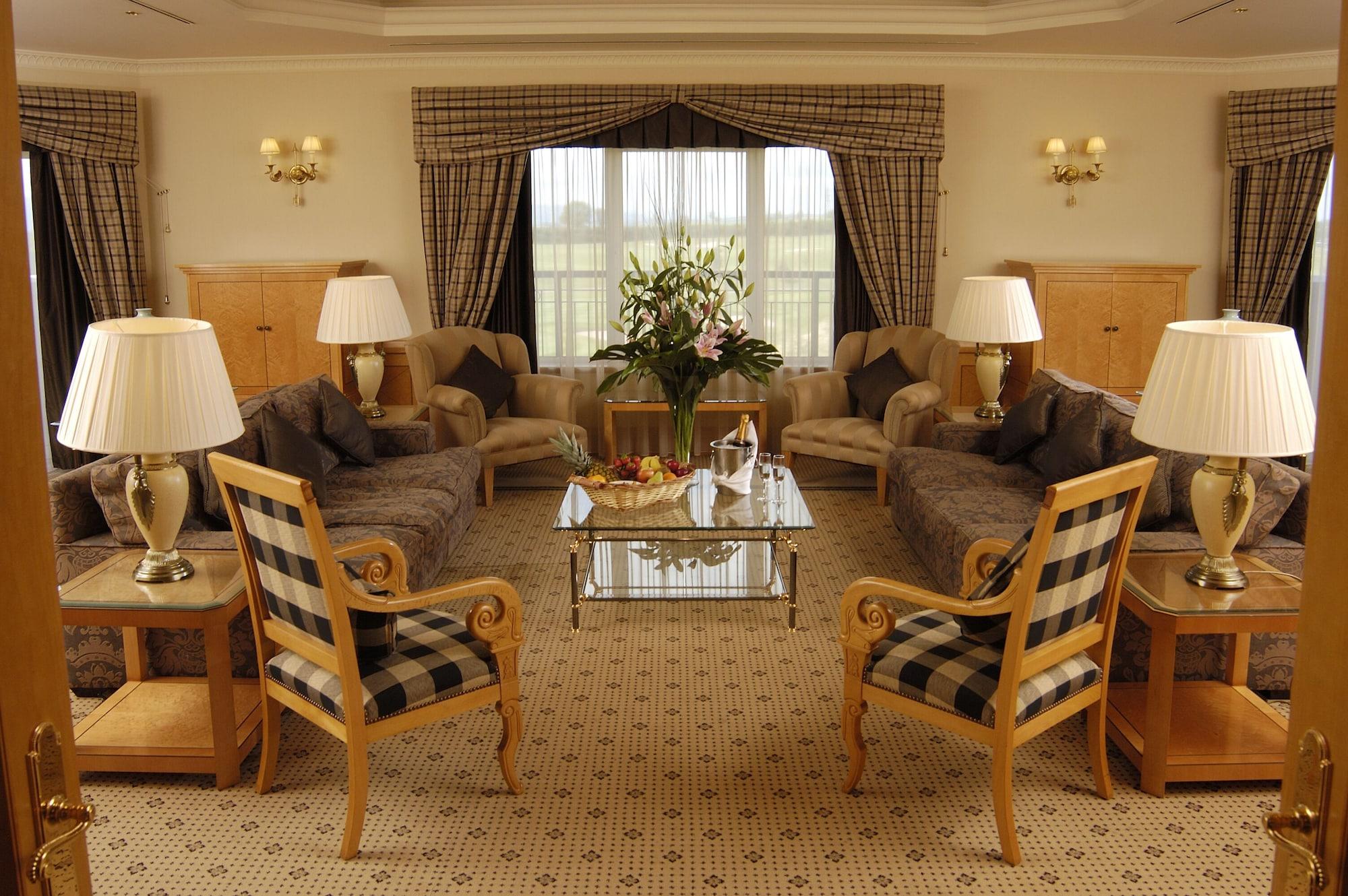 The Celtic Manor Resort Newport Kültér fotó The interior of a suite at the Ritz