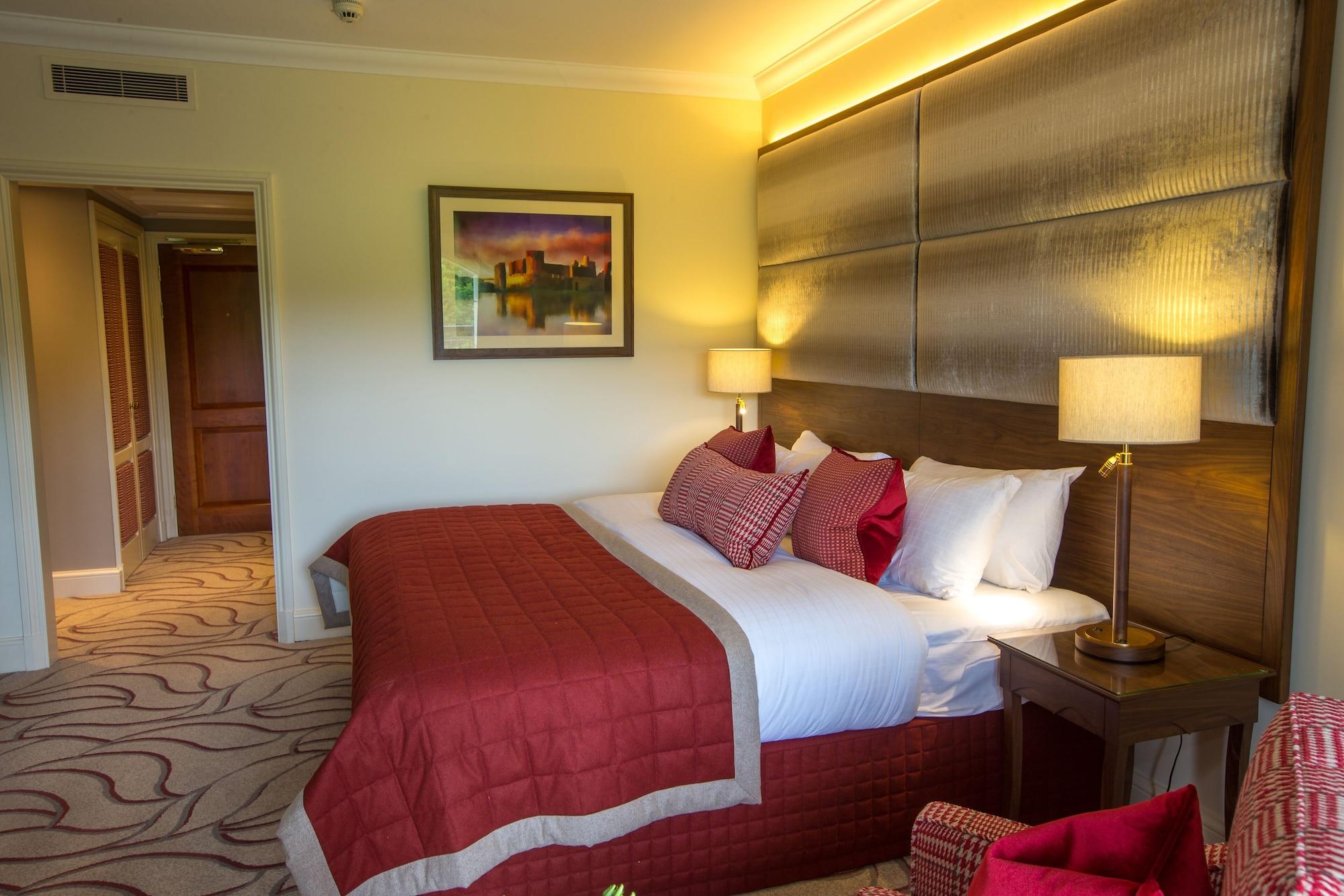 The Celtic Manor Resort Newport Kültér fotó A bedroom at the hotel