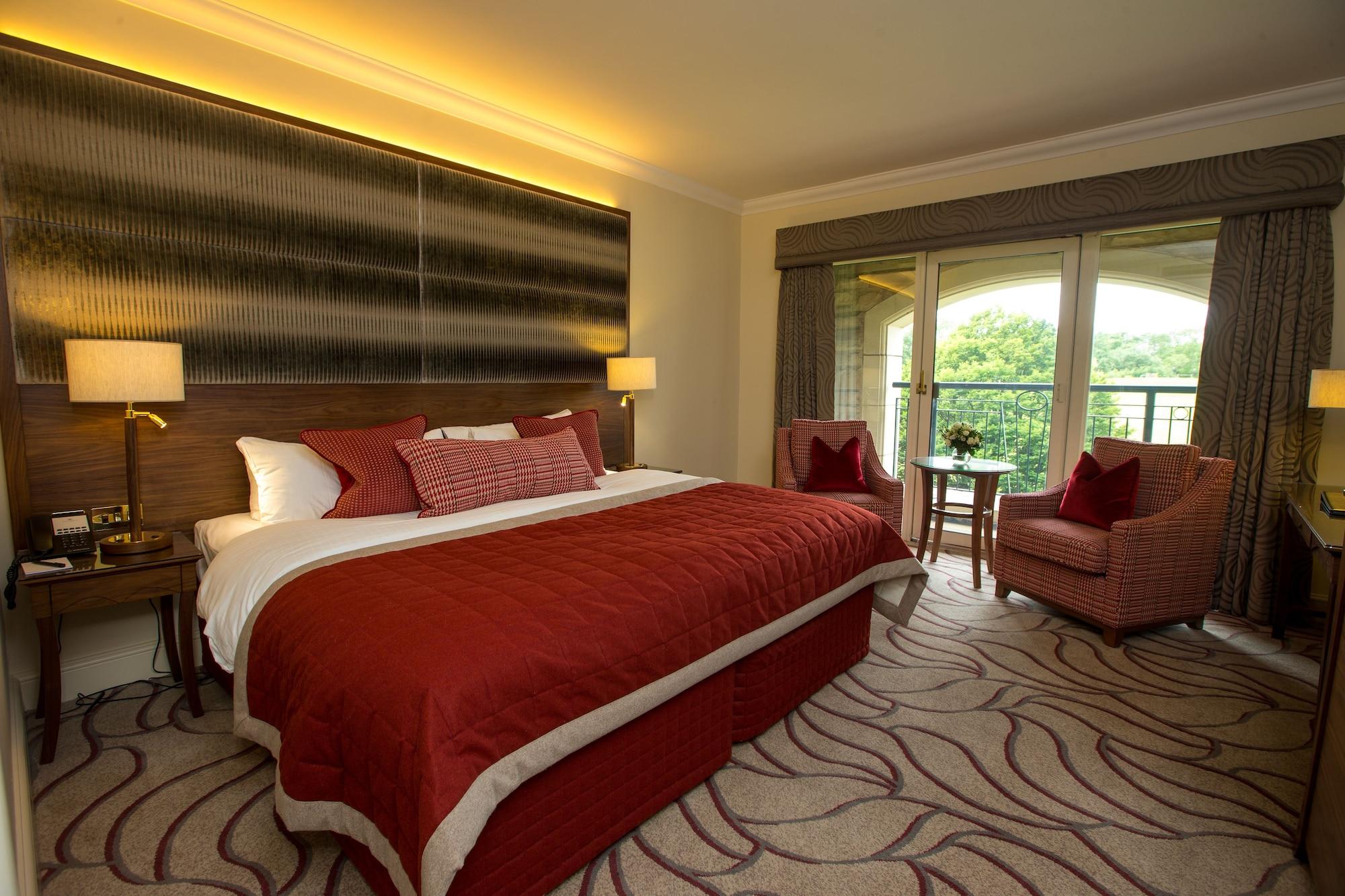 The Celtic Manor Resort Newport Kültér fotó A bedroom at the InterContinental