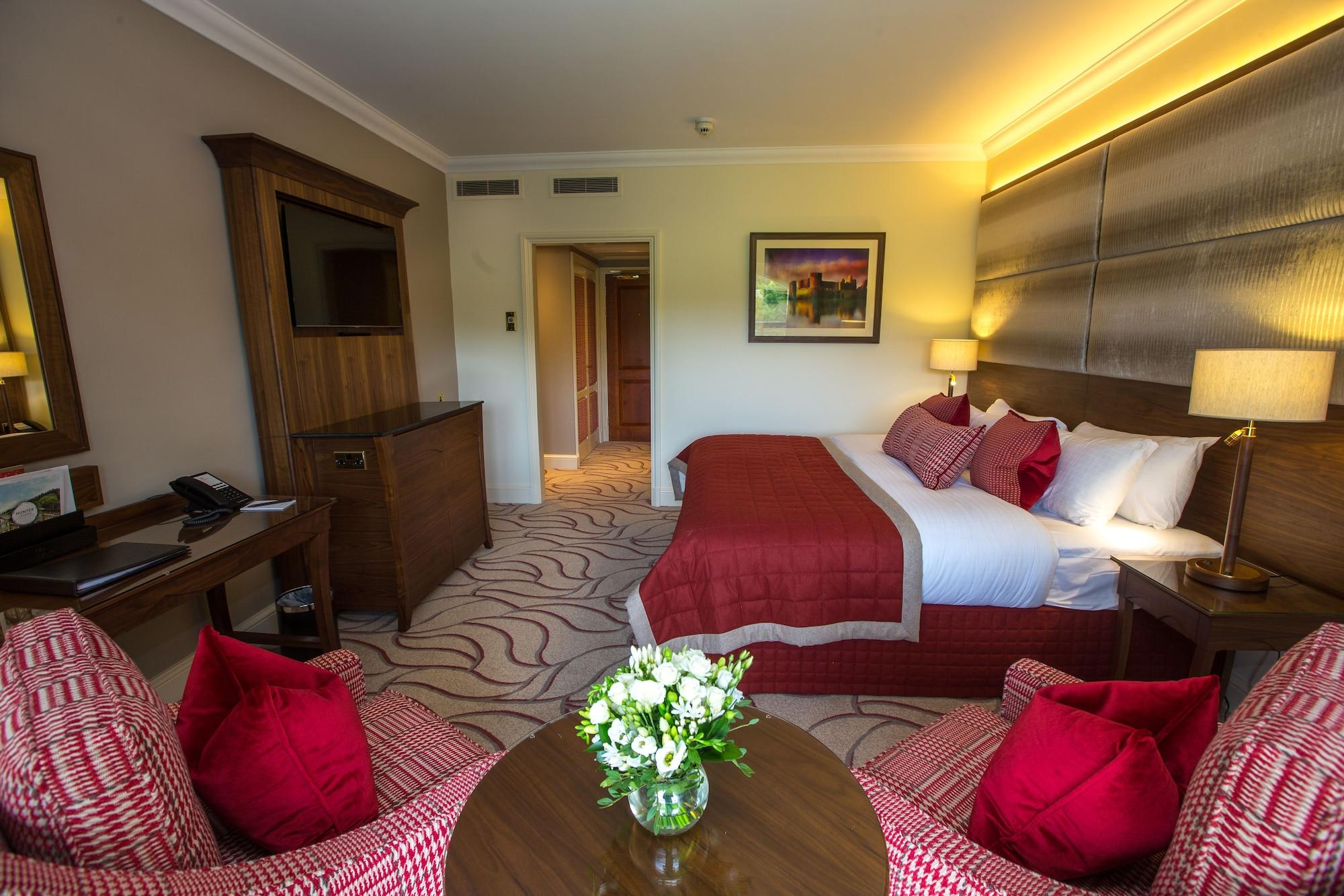 The Celtic Manor Resort Newport Kültér fotó A bedroom at the hotel