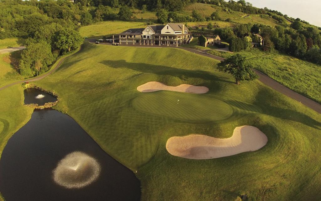 The Celtic Manor Resort Newport Kültér fotó The 18th hole at The Links of Arlington